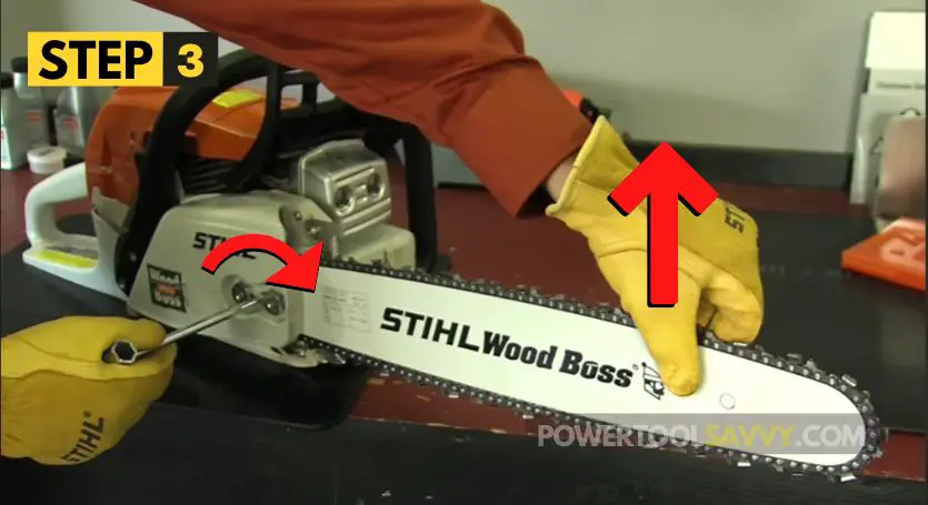 How to tighten a chainsaw chain - Step 3