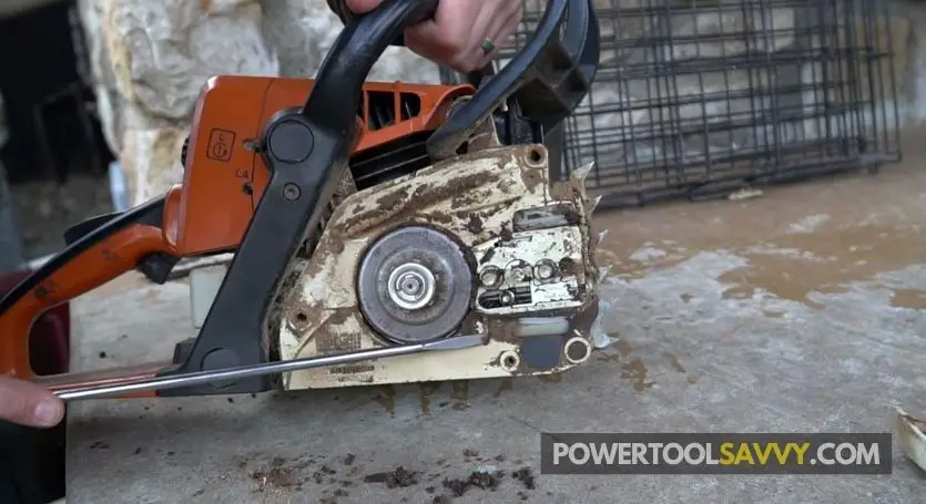 image of a dirty chainsaw