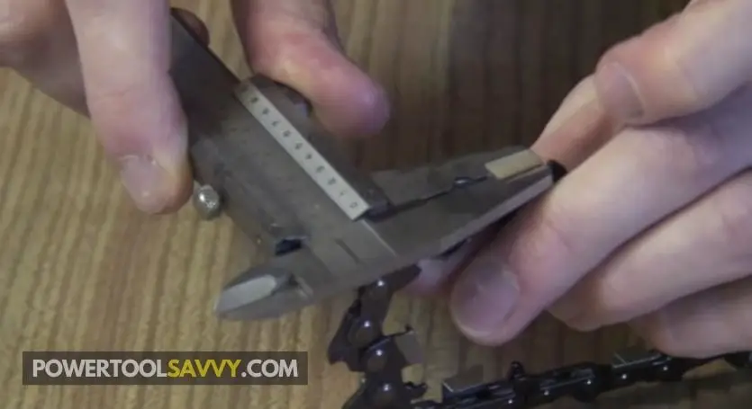 measuring chainsaw chain gauge using a vernier caliper