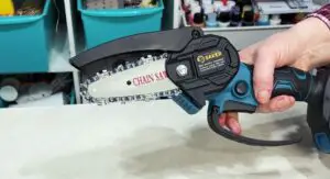 Read more about the article How to Oil a Mini Chainsaw Like a PRO